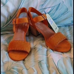 NWT Toms Sandals